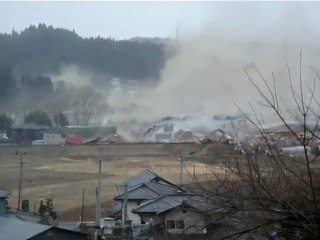 南三陸町志津川高校から見た津波の様子