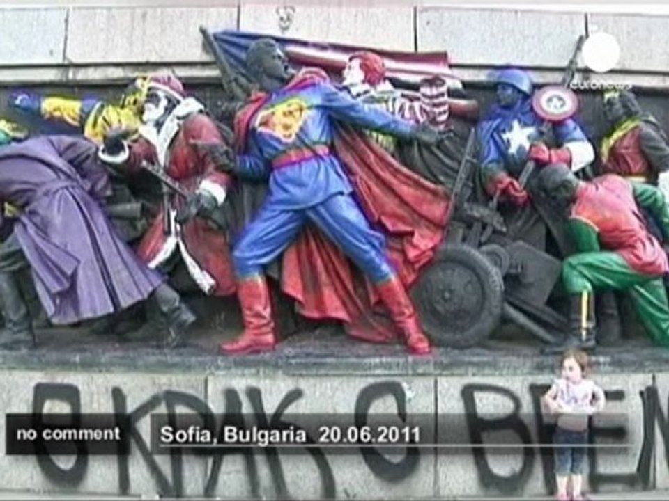Bulgarie : un monument soviétique à... - no comment