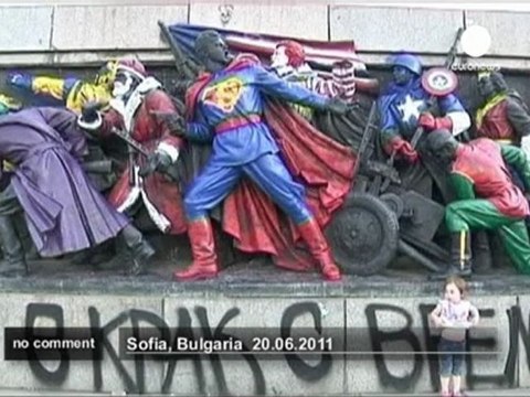 Bulgarie : un monument soviétique à... - no comment