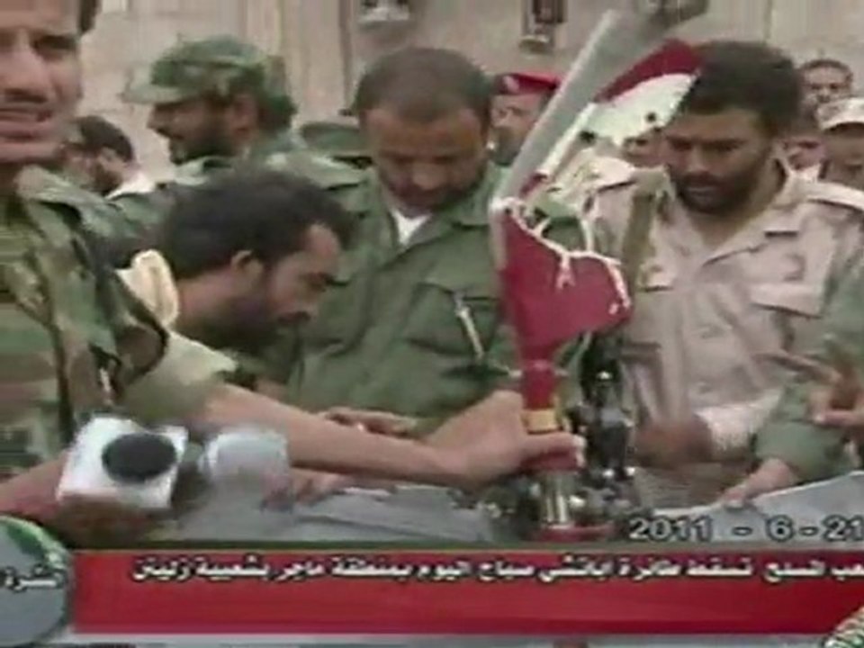 Libyan TV shows helicopter wreckage