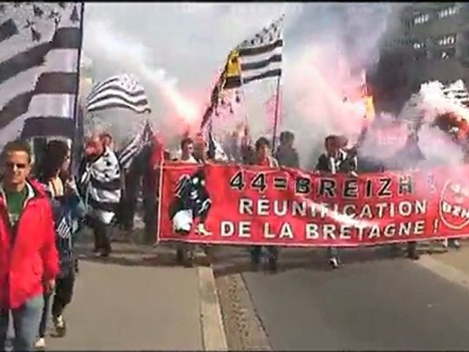 44=BZH Manif 18/06/11 e Naoned/Nantes - GWAGENN.TV