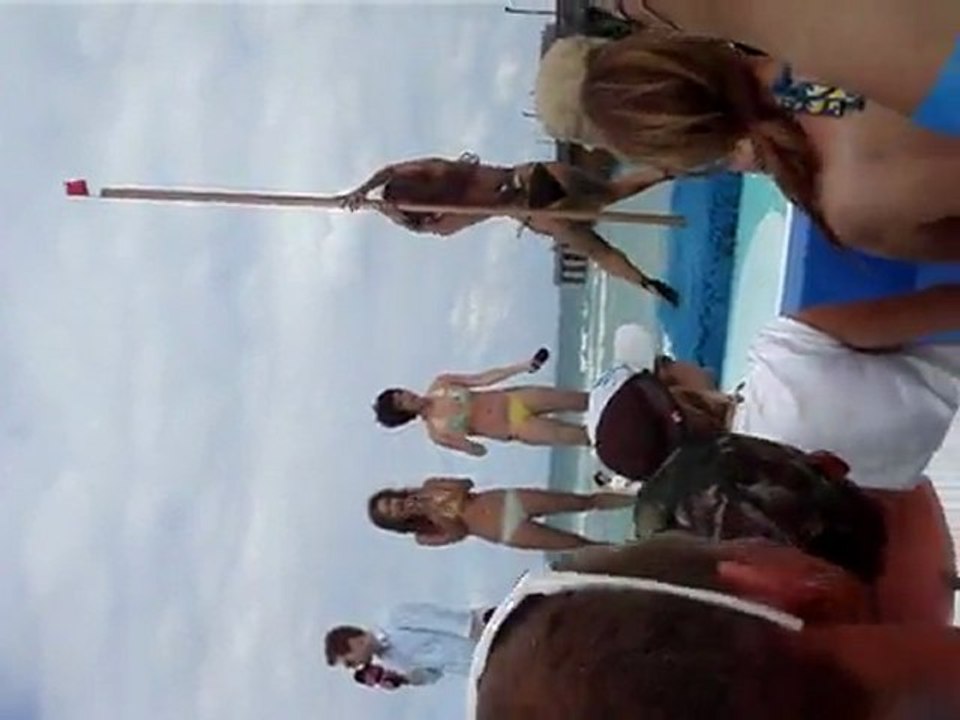 tila tequila pole dancing 02