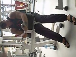 biceps machine . musculation