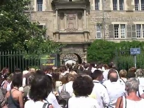 Reportage vidéo lors de la marche blanche en hommage à Marie-Jeanne Meyer, à Tournon-sur-Rhône, dans l'Ardèche
