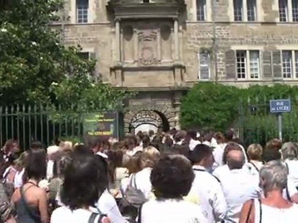 Reportage vidéo lors de la marche blanche en hommage à Marie-Jeanne Meyer, à Tournon-sur-Rhône, dans l'Ardèche