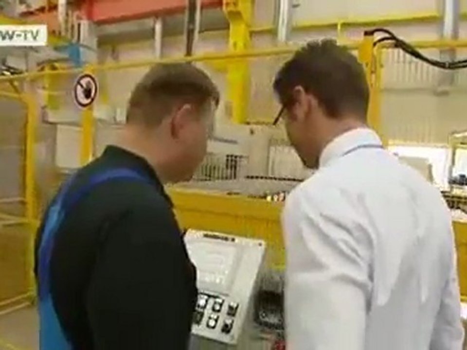 Oktay Tınaz   BMW Otomobil  Firmasının Carbon Fiber üretmesi Gösteriliyor