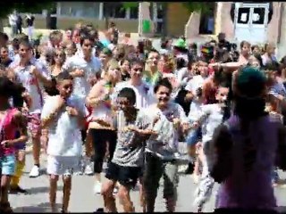Danse collective à la Fête du Collège