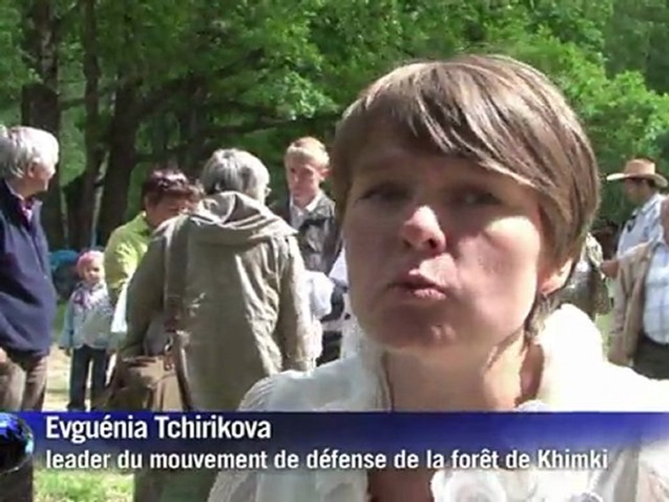 Arabic-Web-Les opposants russes font du camping...