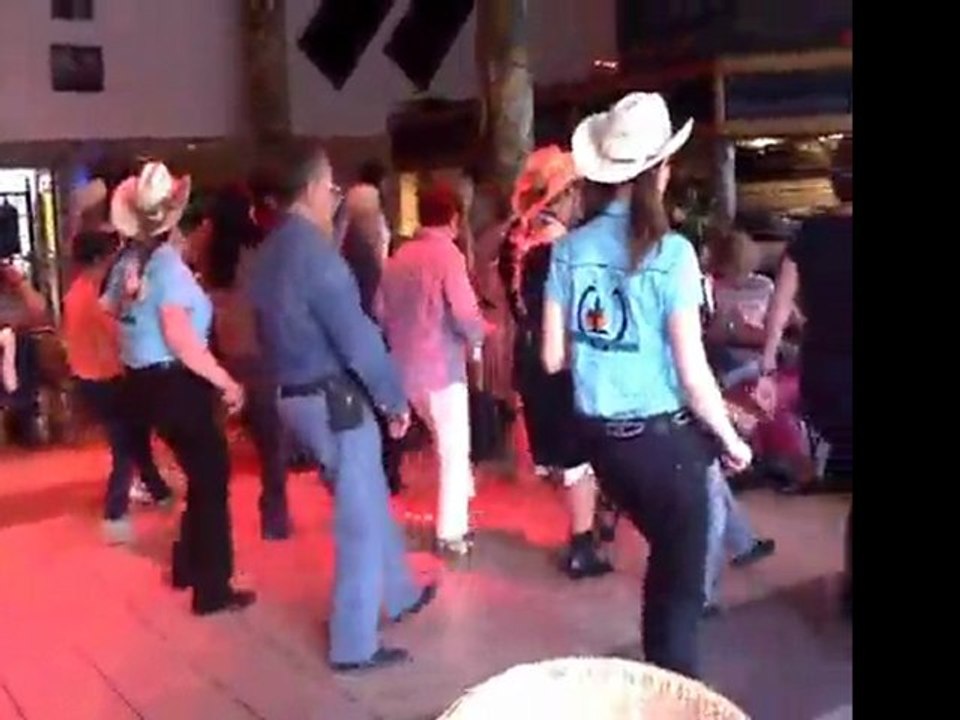 Fontenay le Fleury Initiation 30.05.2011  -  COWBOY  HAT  DANCERS