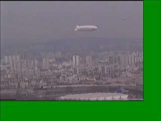 Un requin-baleine au-dessus de paris