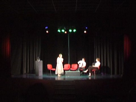 Les grands ados jouent l'acte 1 de Qui a peur de Virginia Woolf , d'Edward Albee au théâtre de la Cité, mis en scène p