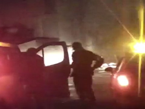 Harcèlement des policiers envers les migrants à Calais par les militants de No Border