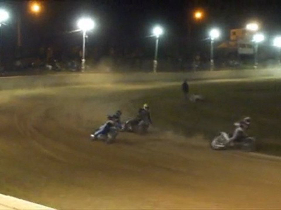 Julien CAYRE en finale B du Gold Trophy 125cc grass track à Saint Macaire le 18 juin 2011