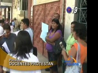 Profesores protestan frente al Consejo Regional de Ucayali