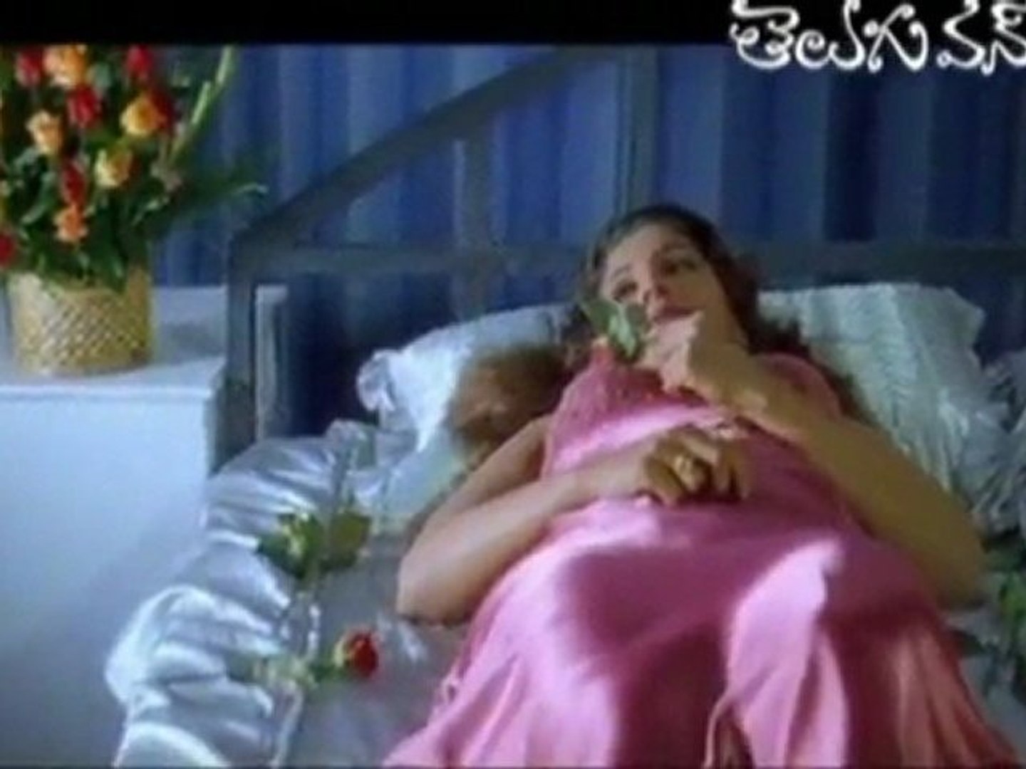Hot romantic scenes between Chiru and Rambha - video Dailymotion