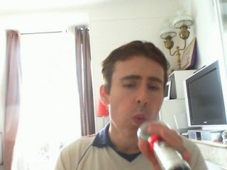 Wiwi égratigne "Africain à Paris"