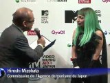 Japon: Lady Gaga, au bord des larmes,  appelle les touristes à revenir