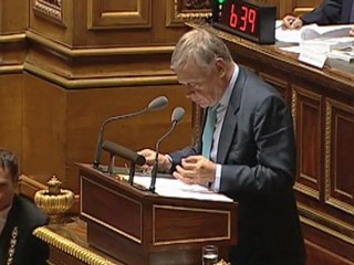Les sénateurs débattent du projet de loi de finances rectificative pour 2011 :