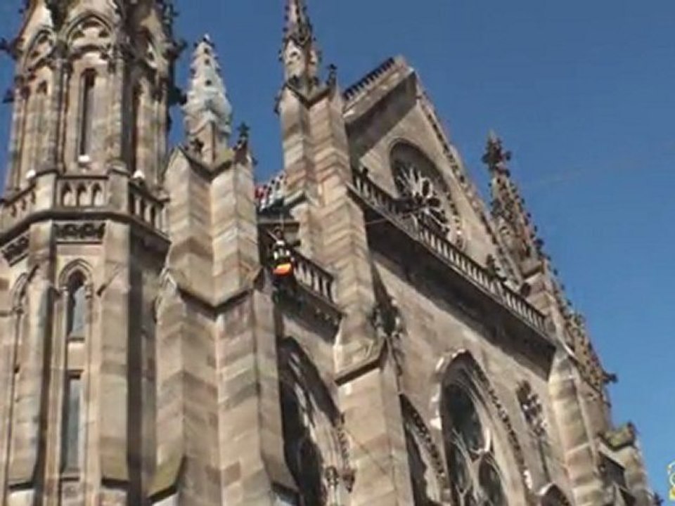 Le Grimp descend en tyrolienne du Sommet du Temple Saint-Etienne
