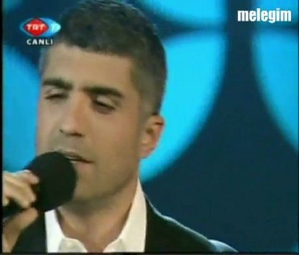 Özcan Deniz-Geçmiyor Günler-Solo Performans-İki Renk