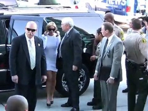 Lindsay Lohan Avoids Jail Again