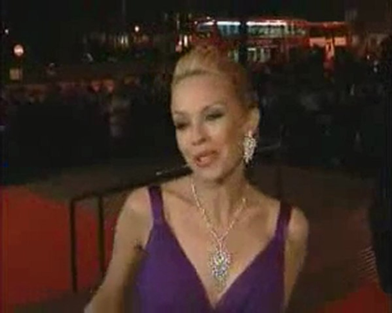 ⁣Kylie Minogue  red carpet interview