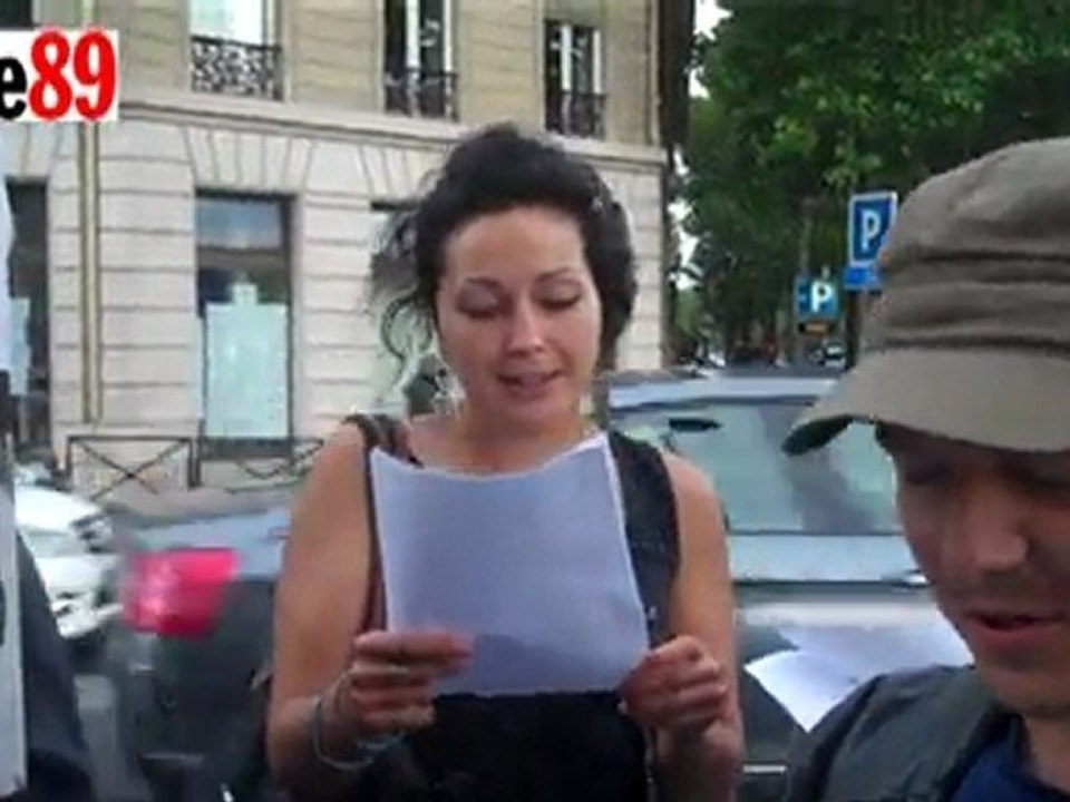 Ils chantent Brassens devant la préfecture de police de Paris le 21 juin