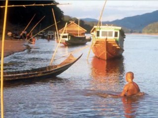 Bateaux sur le Mékong LAOS