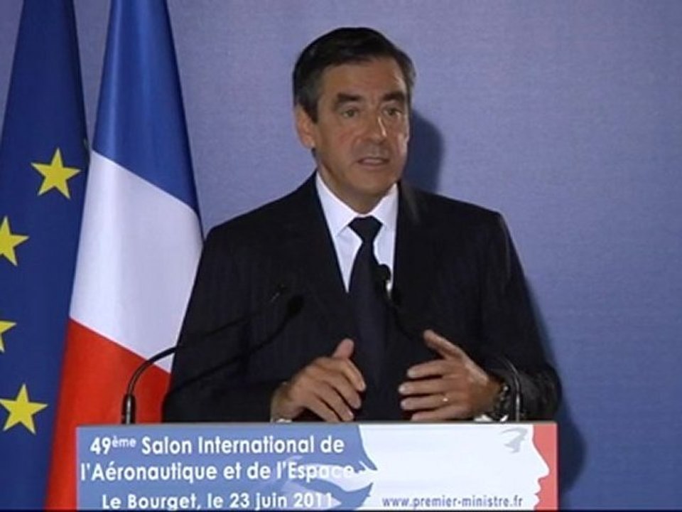 Fillon répond au question de la presse au Bourget