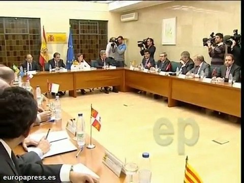 Reunión de Valeriano Gómez con las Comunidades Autónomas