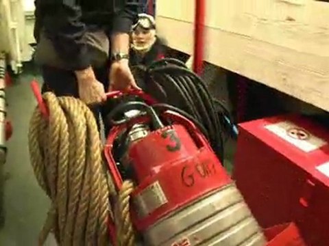 Le poste de commandement et de sécurité du porte-avions CDG