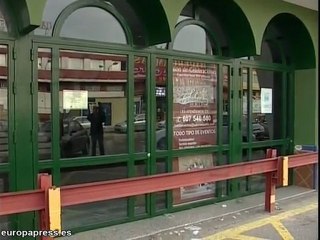 Tải video: Fallece atropellado un hombre en Sevilla