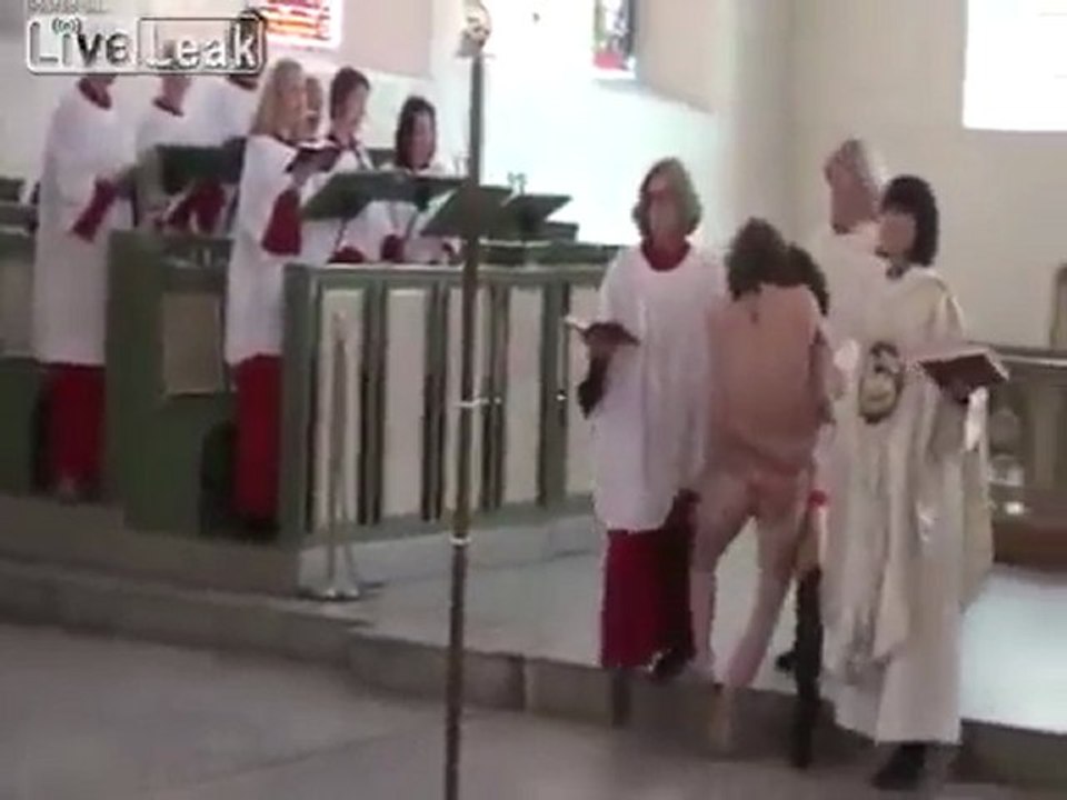 Hippies Invade katholischen Kirche Während der Messe