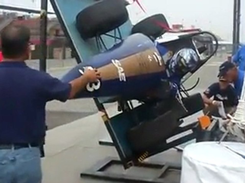 Ein Indycar dreht Fail