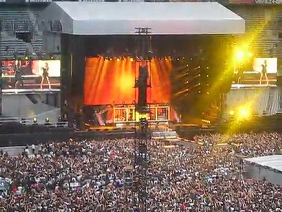 The Black Eyed Peas - Meet me Halfway @ Stade de France le 22-06-2011 ( Vidéo Perso )