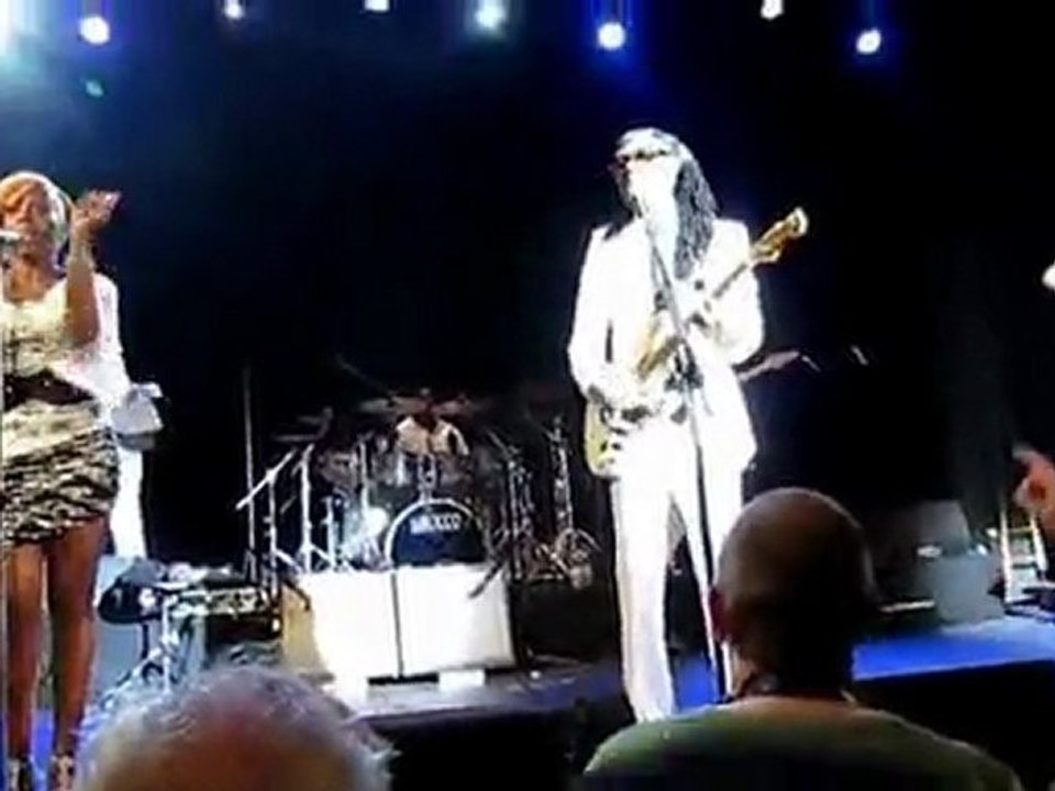 Chic Feat. Nile Rodgers in Paris - Spacer