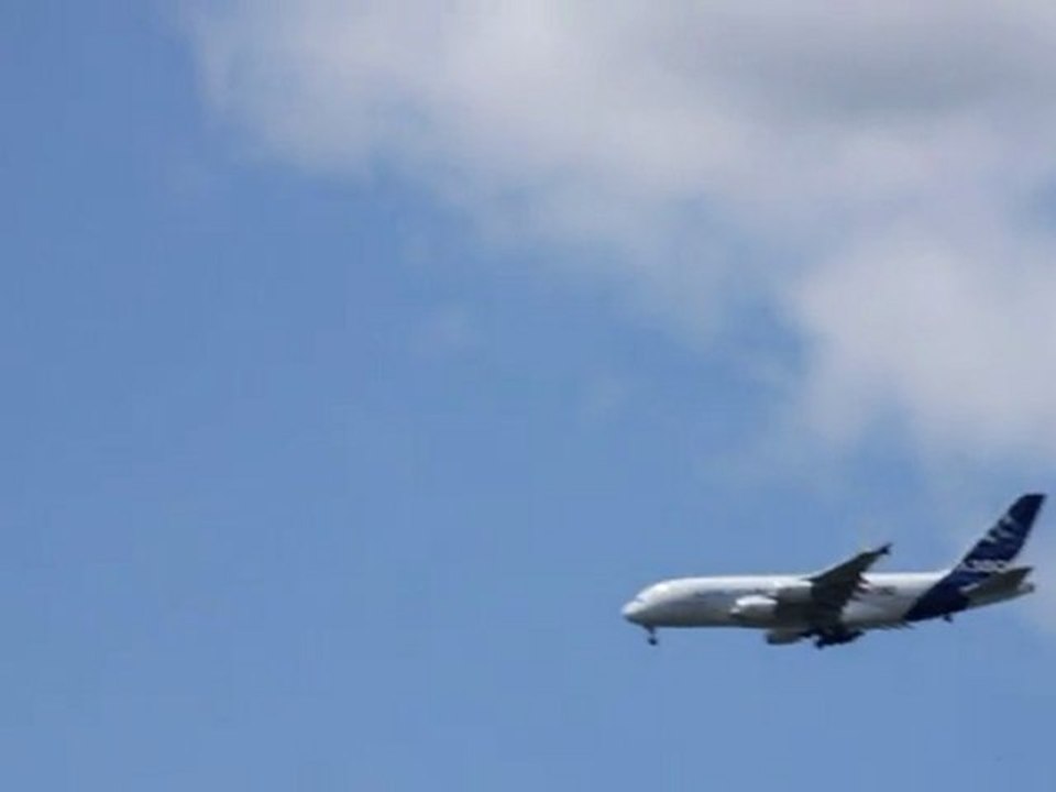 Airbus A380 DECOLLE AU BOURGET