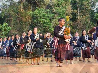 Danse des femmes Ban Na Teui LAOS