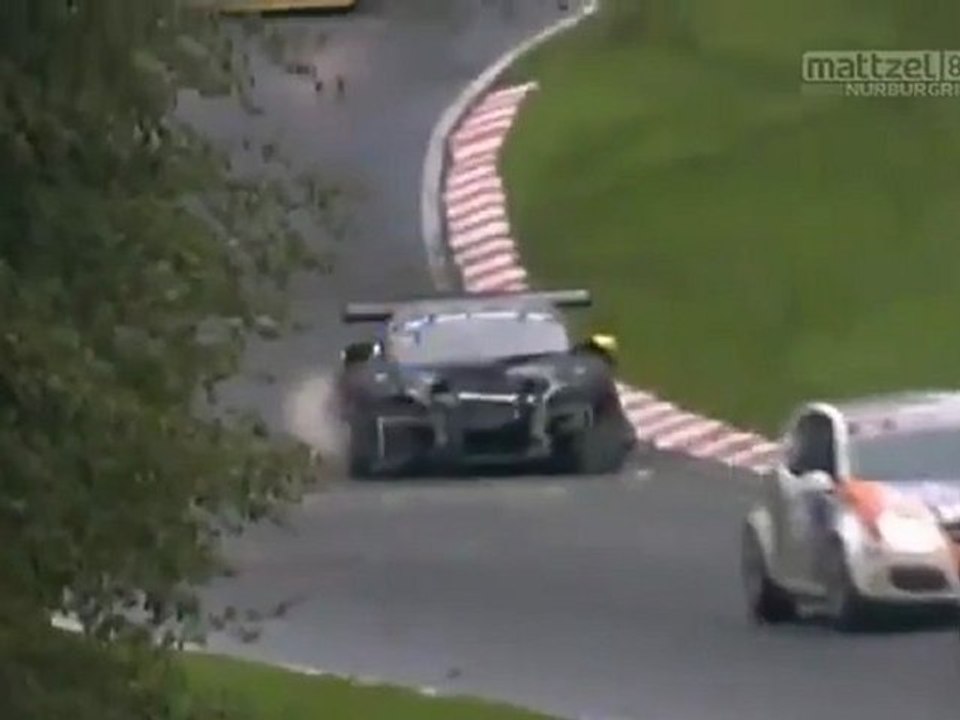 24H du Nurburgring 2011 Big crash Audi