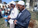 Gerbe fleurs sur la tombe d'Abderrahmane MESSIS et prise de parole