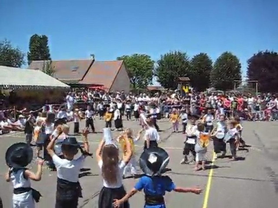 3- Fête de l'école Muides 2011 J'ai vu le loup, le renard et la belette