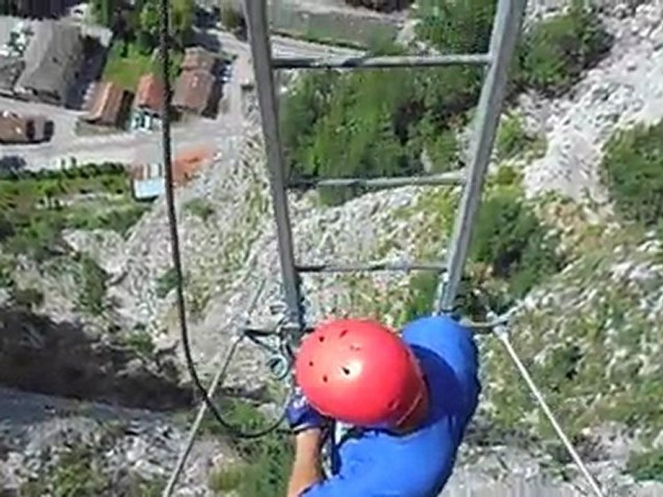 J'ai glissé Chef !! pas facile à filmer mon frère monter, en équilibre sur l'échelle en dévert !