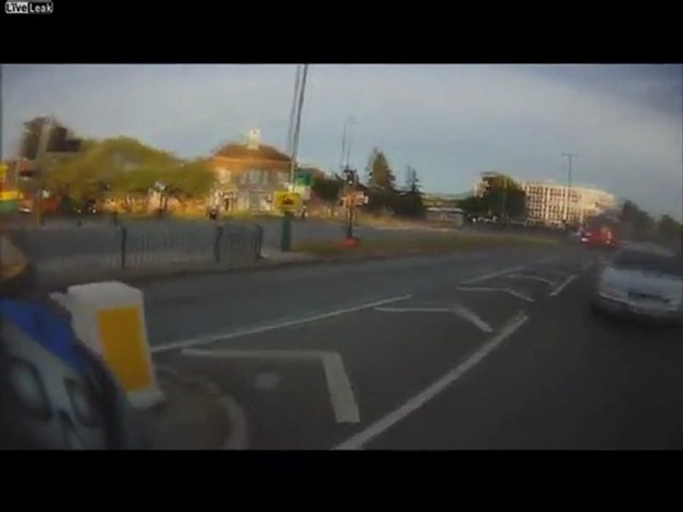 Unfortunate Motorradunfall in Feuerwehrauto - SM 50 Crash