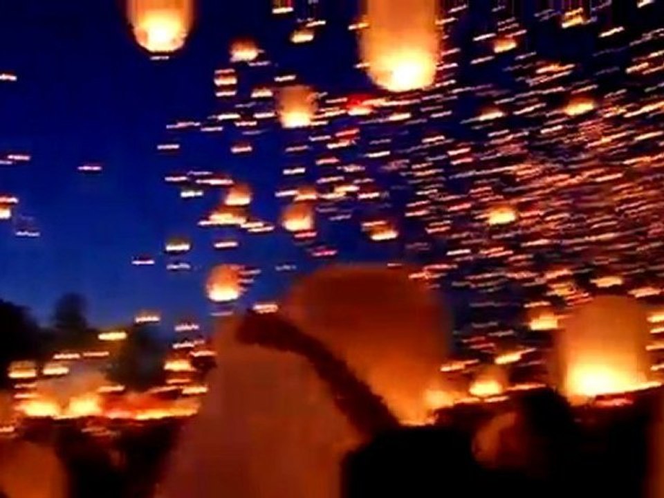 8000 Laternen über den Himmel von Poznan Polen