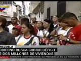 Funcionarios venezolanos visitan a beneficiarios de casas