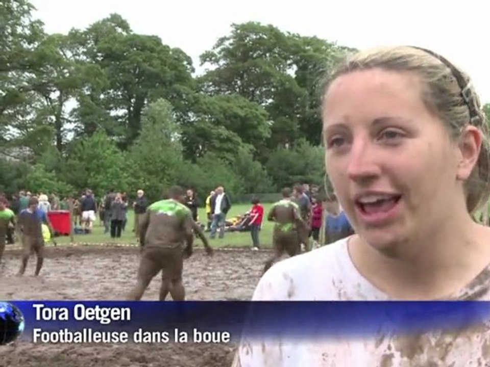 Boue et ballon, c'est la Coupe du monde de foot dans la boue