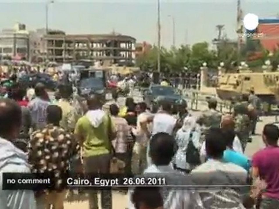 Egypt: clashes outside a Cairo court before... - no comment