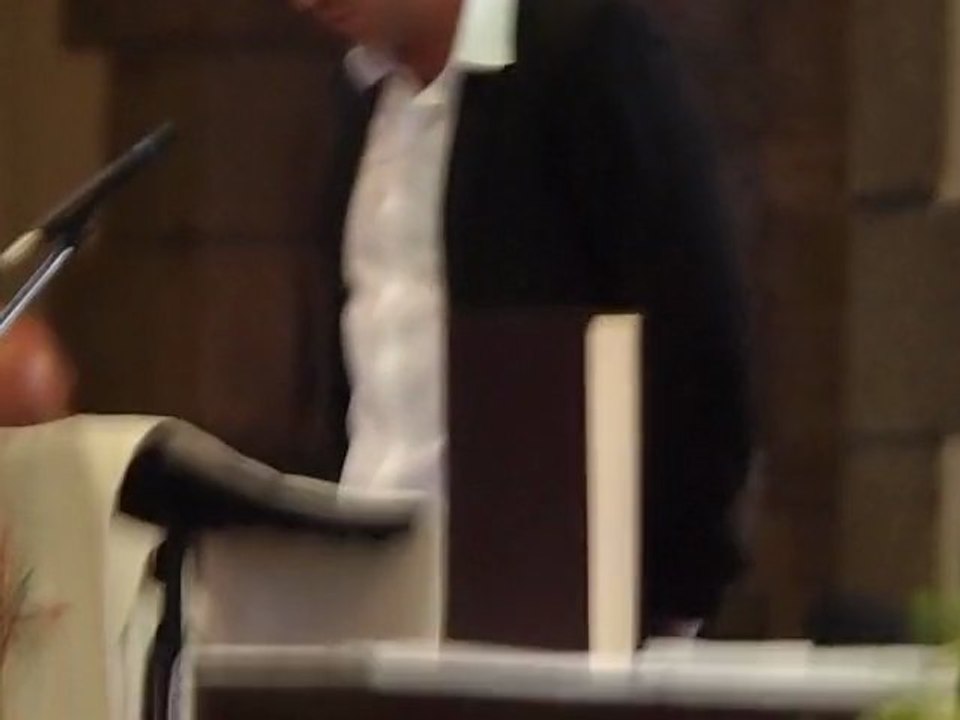 Mariage Emma & Jerome - Eric lit un texte a l'eglise
