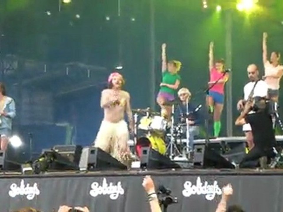 P. Katerine "Non mais laissez moi" Solidays 2011