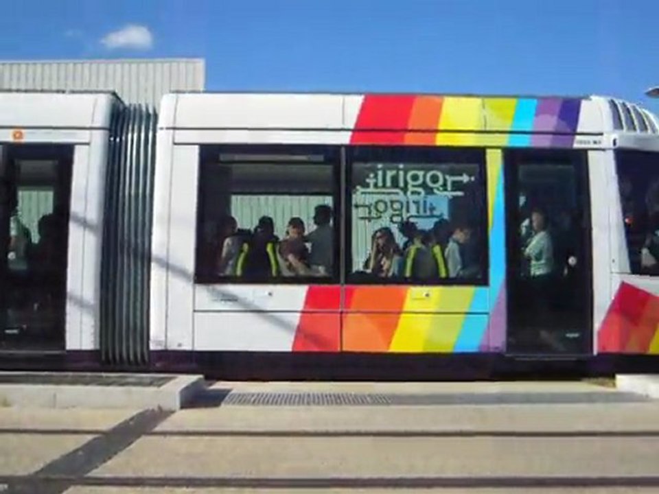 IRIGO - Angers Métropole | Passage de la rame 1003 à Berges de Maine.